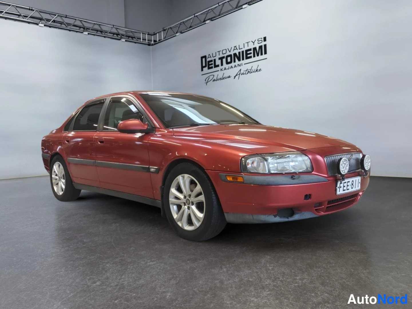 Punainen Volvo S80 1999, etuviisto, keula oikealle, kuva 2