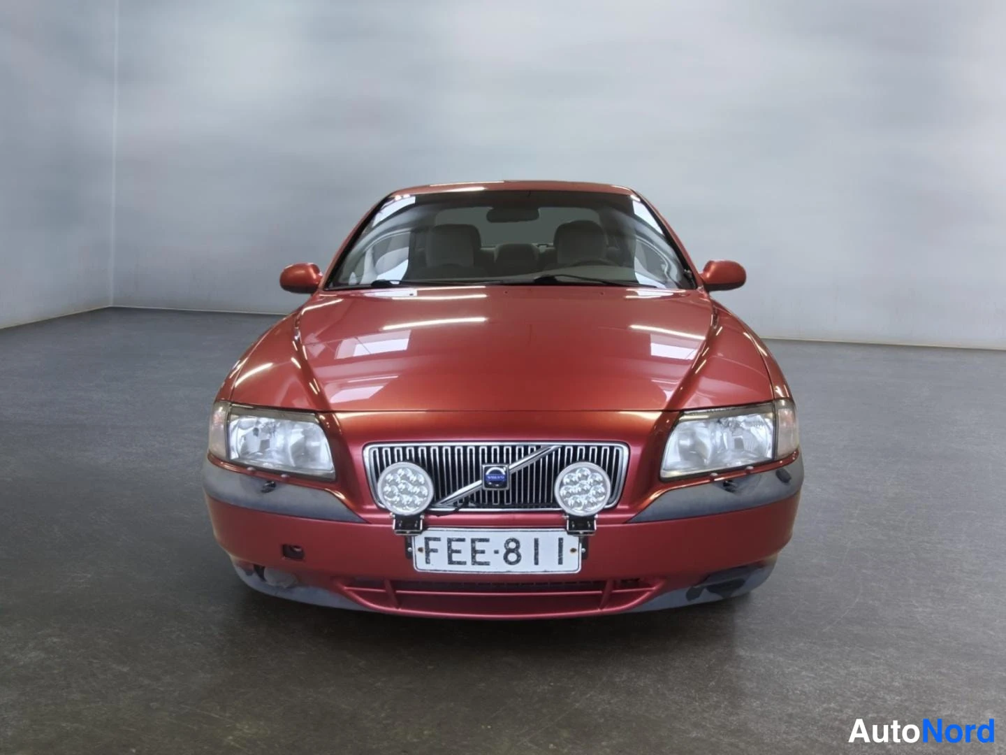Punainen Volvo S80 1999, edestä, kuva 3