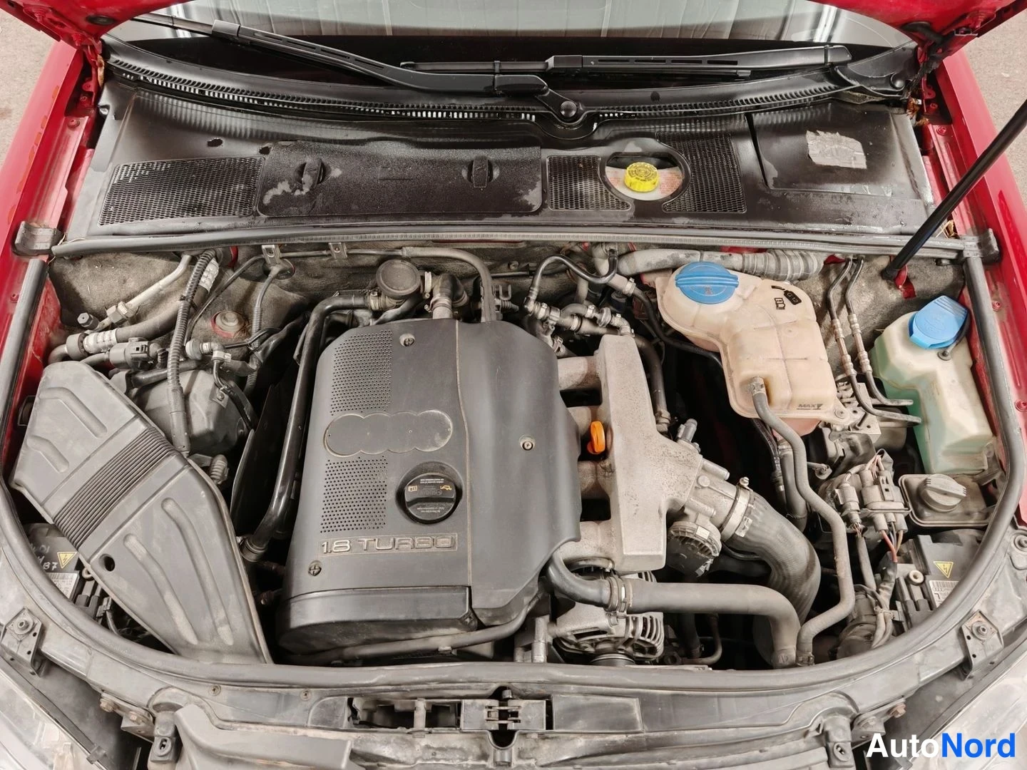 Punainen Audi A4 Avant 2007, moottoritila, kuva 11