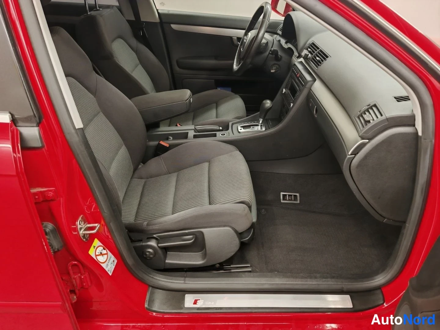 Punainen Audi A4 Avant 2007, etuistuimet, kuva 7