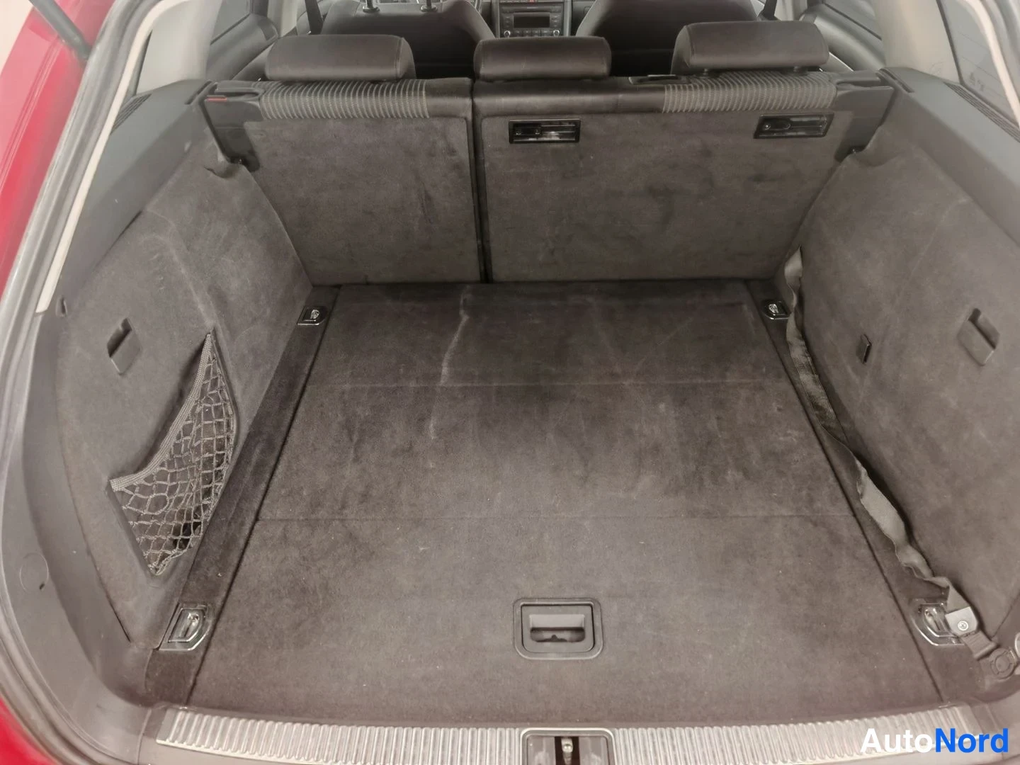 Punainen Audi A4 Avant 2007, tavaratila, kuva 10