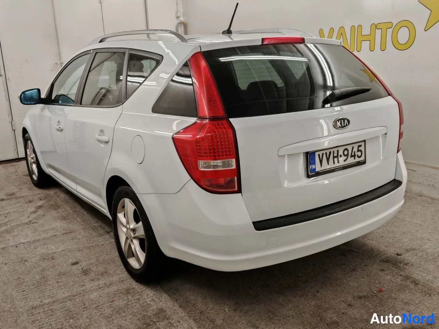 Valkoinen Kia Ceed 2010, takaviisto, kuva 4