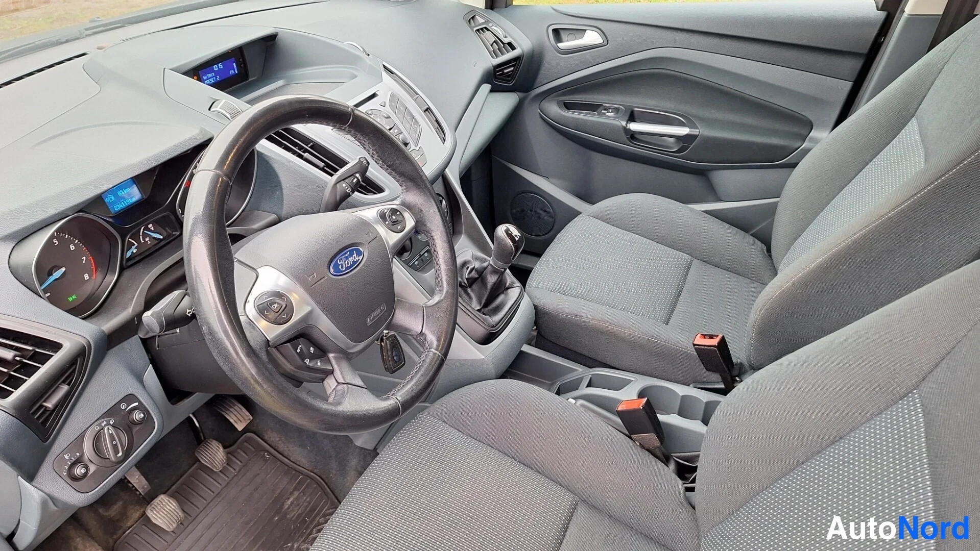Svart Ford C-Max 2011, förarplats, bild 11