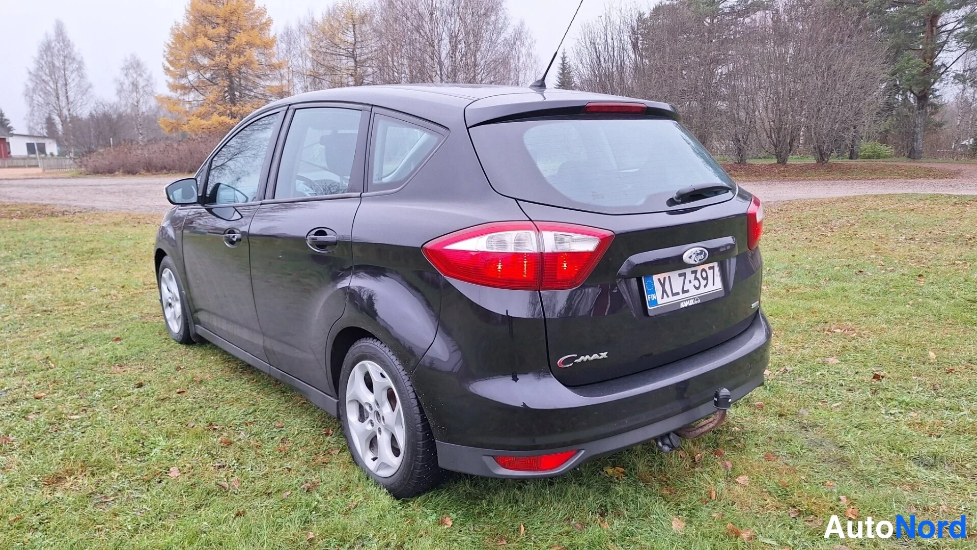 Svart Ford C-Max 2011, snett bakifrån, bild 7