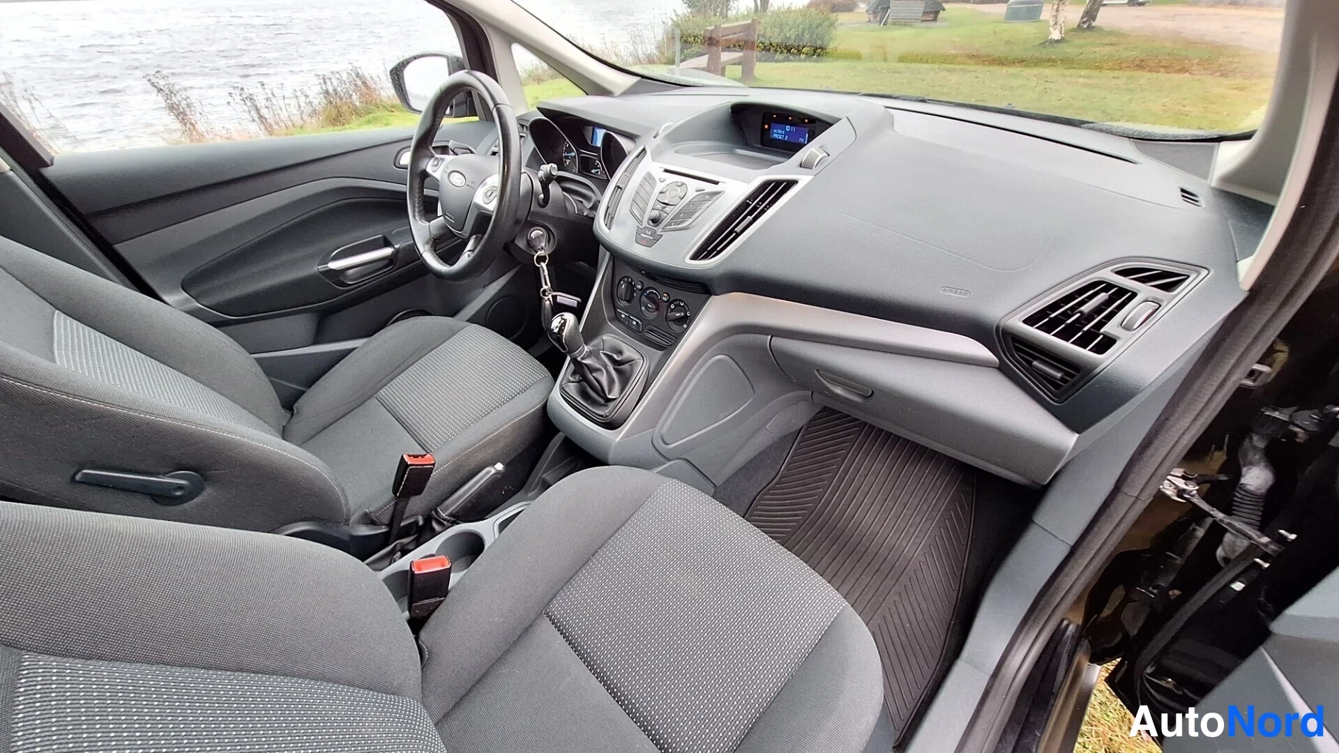Svart Ford C-Max 2011, förarplats, bild 10