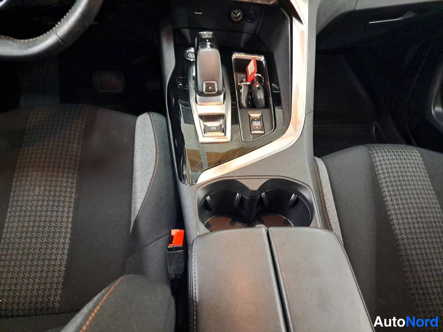 Punainen Peugeot 3008 2022, yksityiskohta, kuva 13