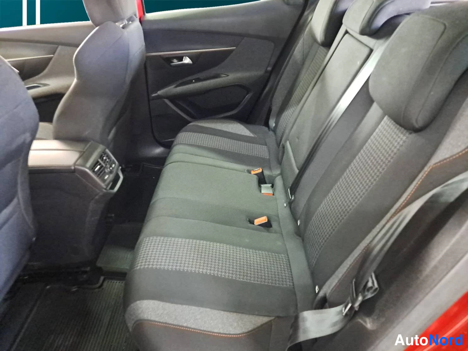 Punainen Peugeot 3008 2022, takaistuimet, kuva 12