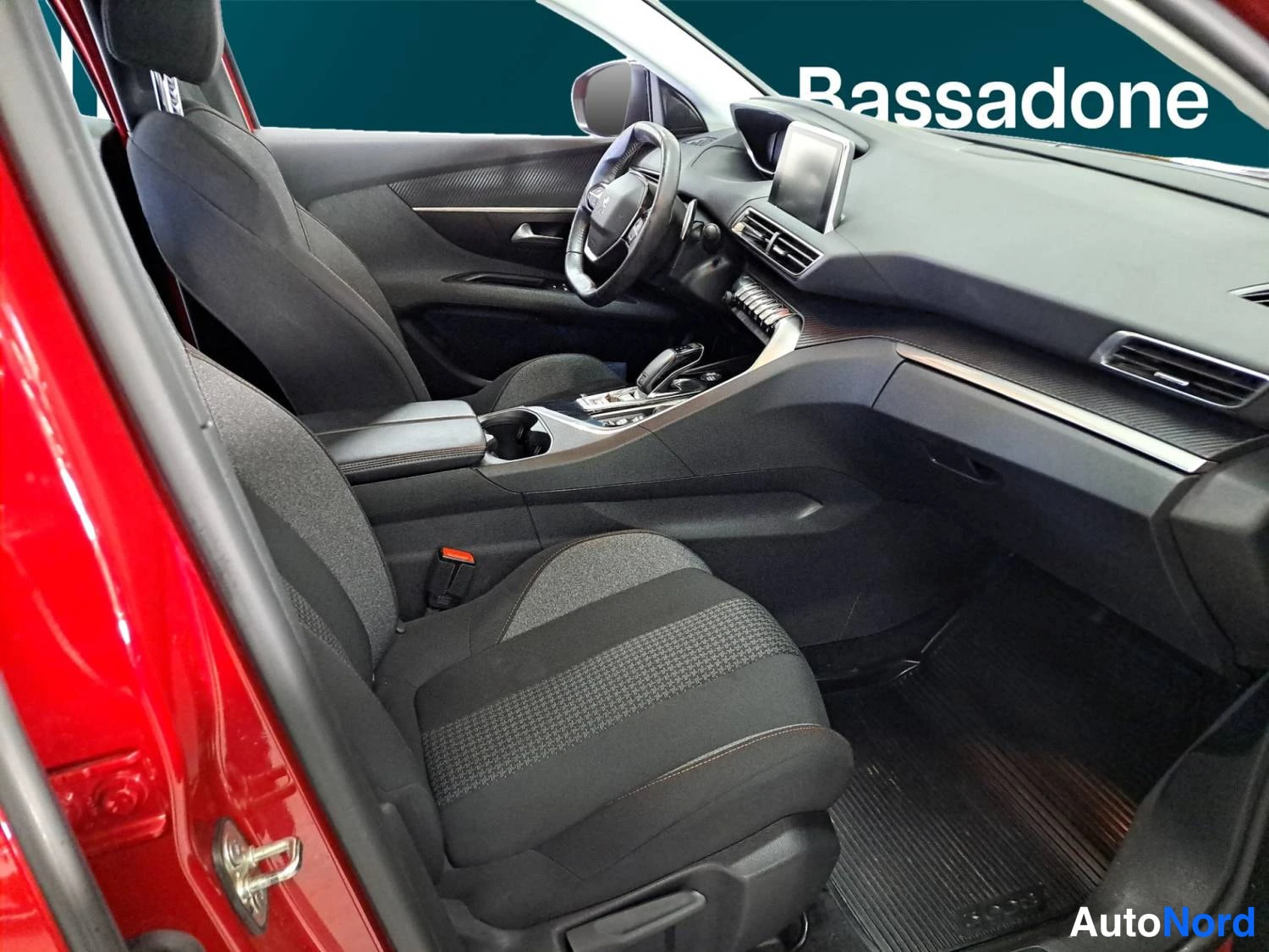 Punainen Peugeot 3008 2022, etuistuimet, kuva 11