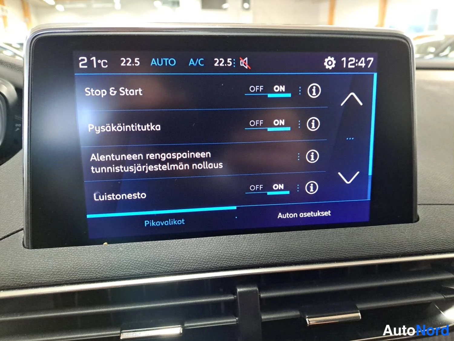 Punainen Peugeot 3008 2022, yksityiskohta, kuva 16