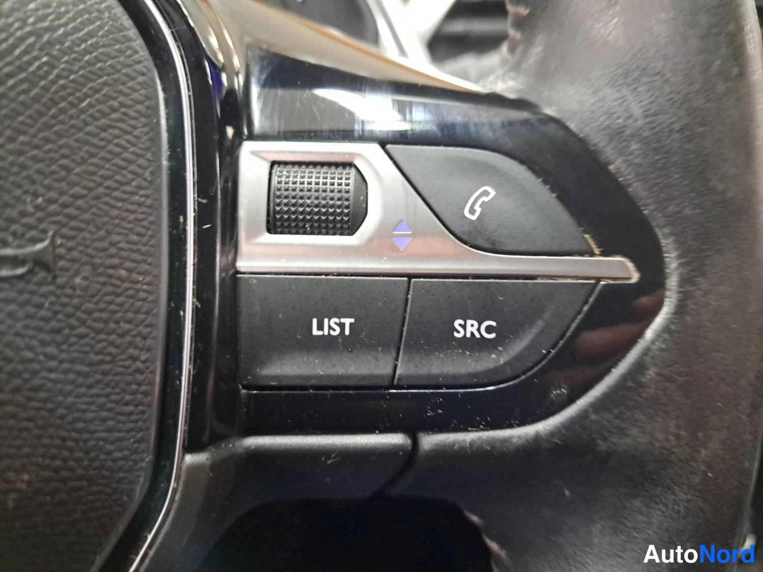 Punainen Peugeot 3008 2022, yksityiskohta, kuva 19