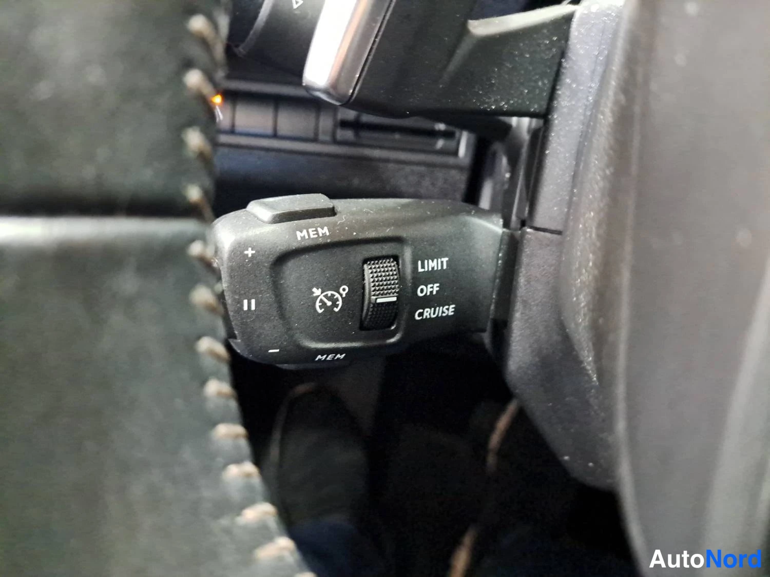 Punainen Peugeot 3008 2022, yksityiskohta, kuva 23