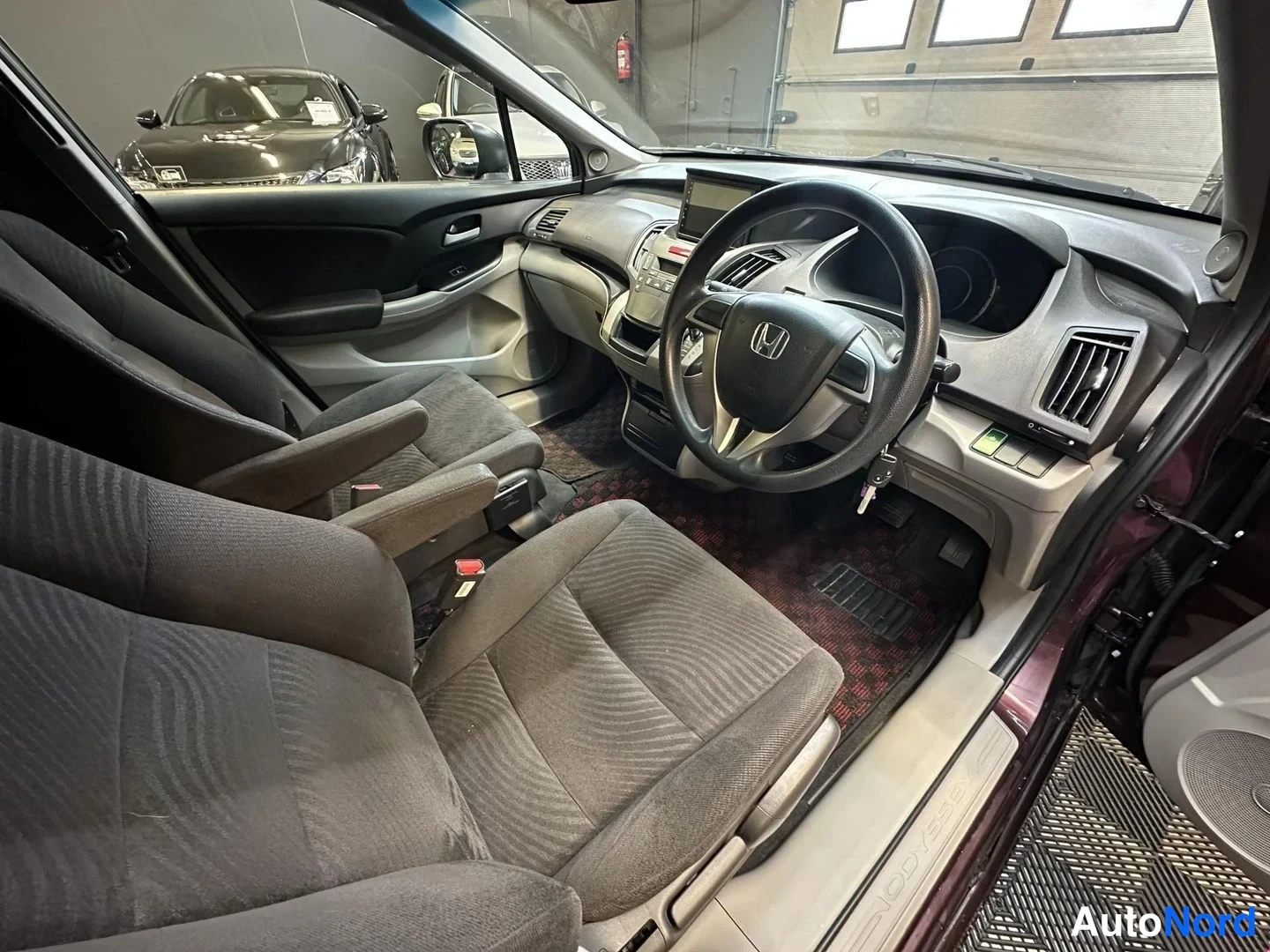 Lila Honda Odyssey 2010, förarplats, bild 10