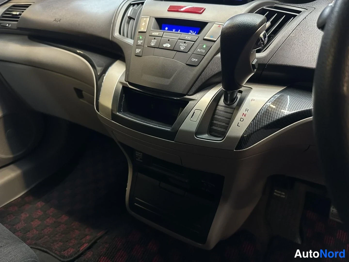 Lila Honda Odyssey 2010, förarplats, bild 13