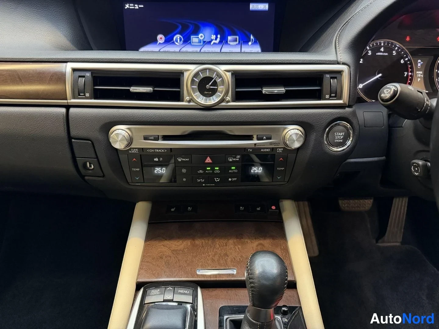 Vit Lexus GS 2012, förarplats, bild 12