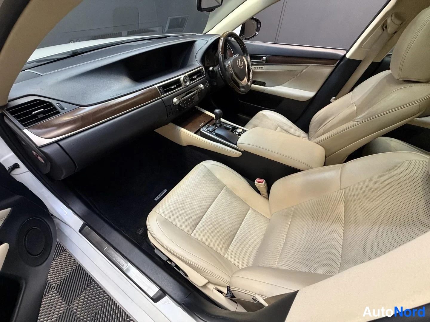 Vit Lexus GS 2012, framsäten, bild 18