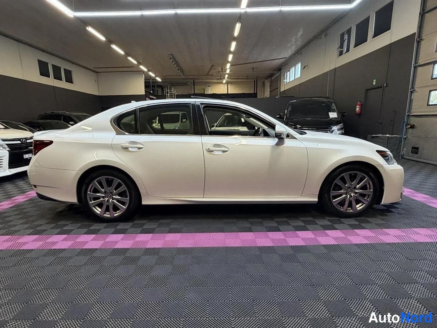 Vit Lexus GS 2012, snett bakifrån, bild 7