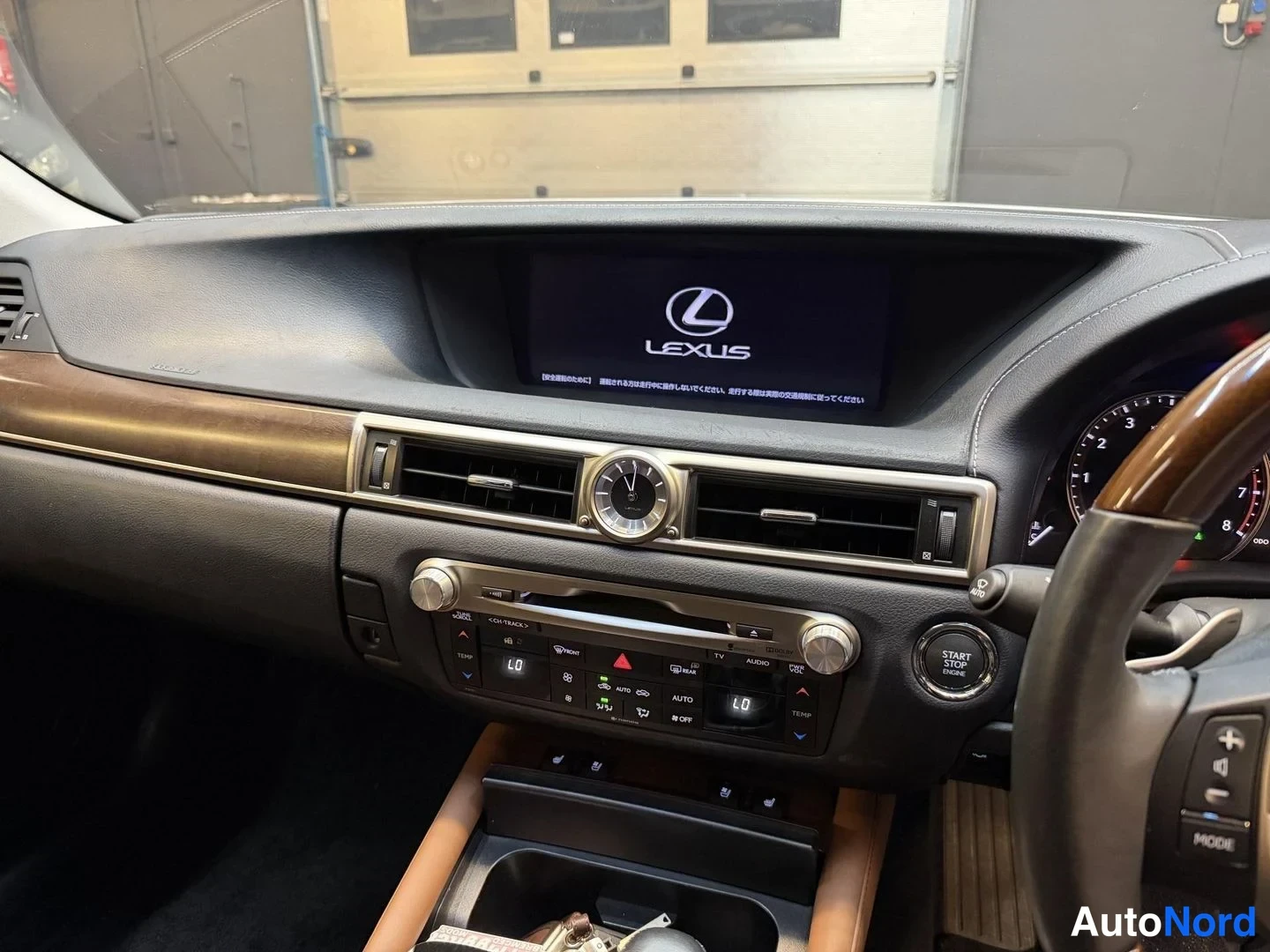 Vit Lexus GS 2012, förarplats, bild 10