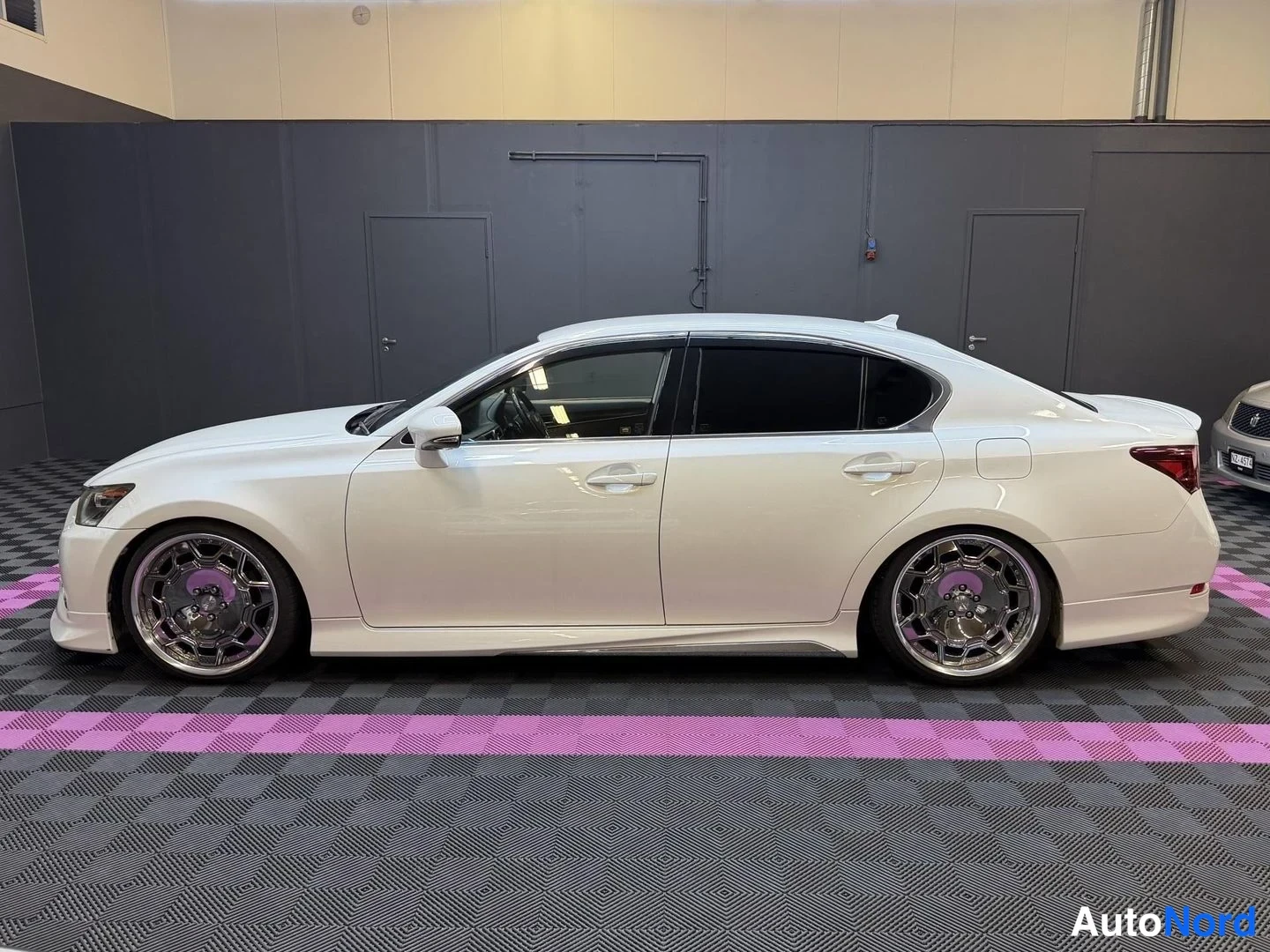 Vit Lexus GS 2012, från sidan, bild 5