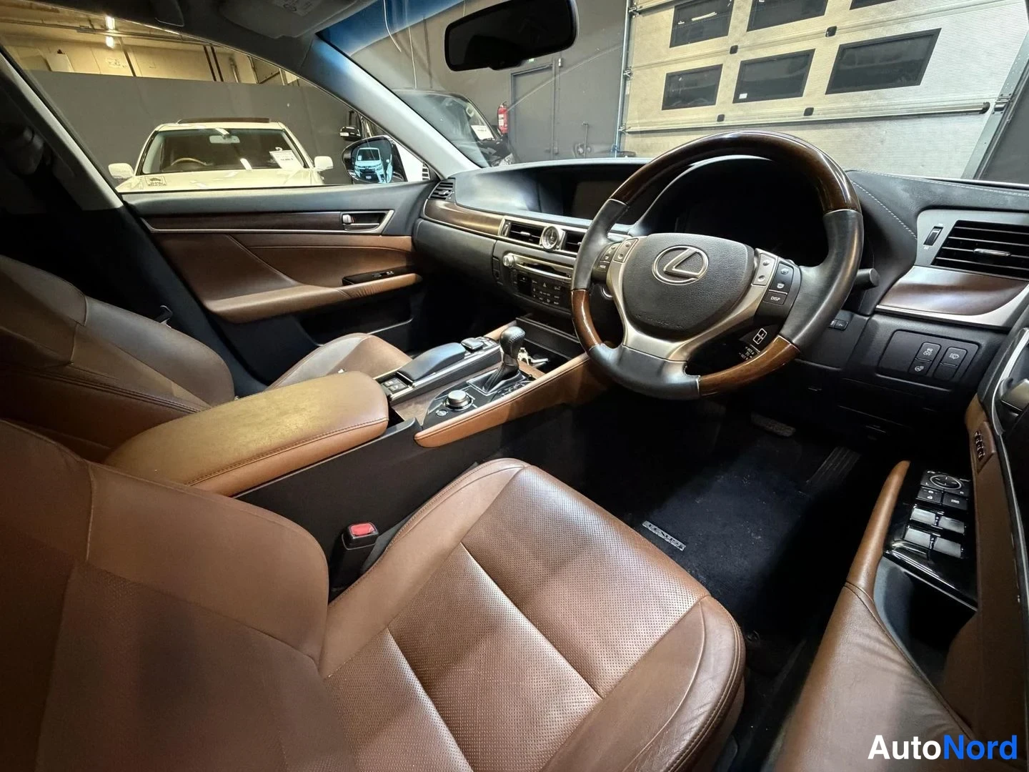 Vit Lexus GS 2012, förarplats, bild 9
