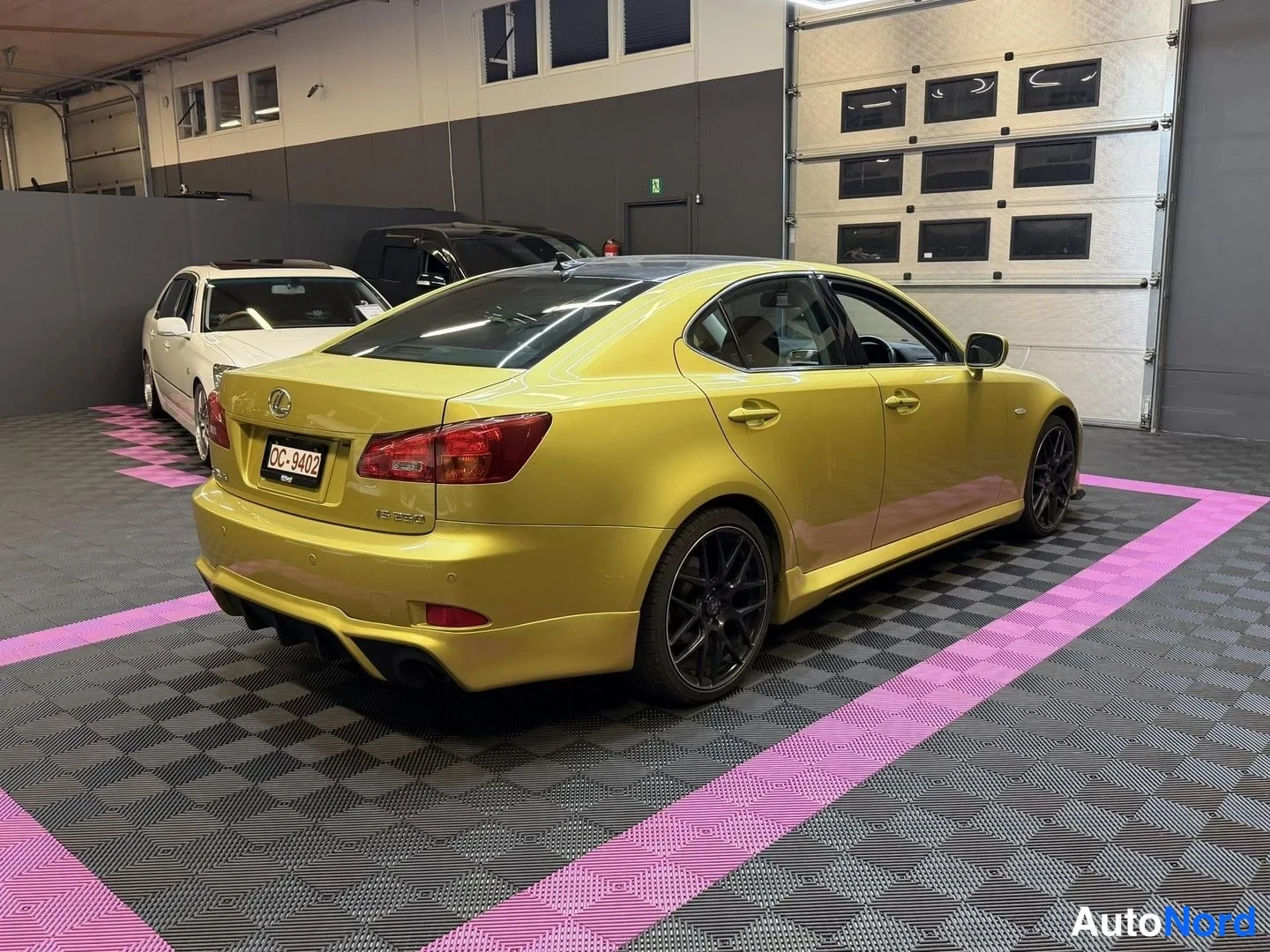 Gul Lexus IS 250 2008, snett bakifrån, bild 7