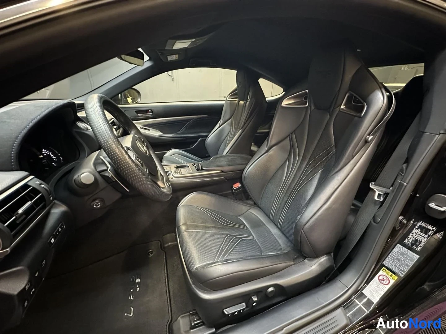 Svart Lexus RC F 2015, framsäten, bild 15