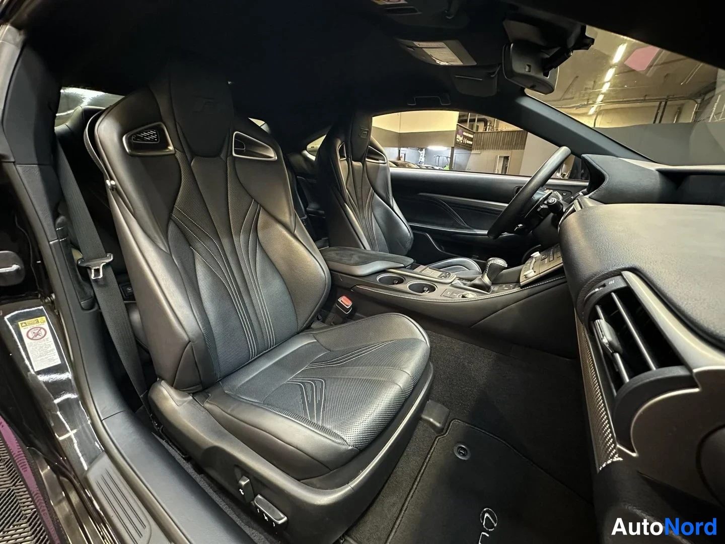 Svart Lexus RC F 2015, framsäten, bild 16