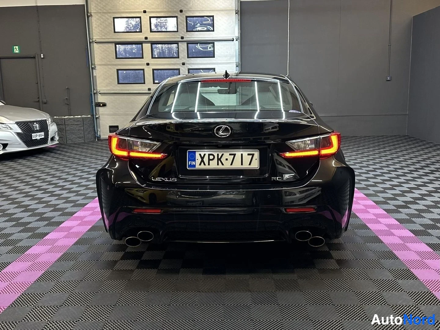 Svart Lexus RC F 2015, bakifrån, bild 9