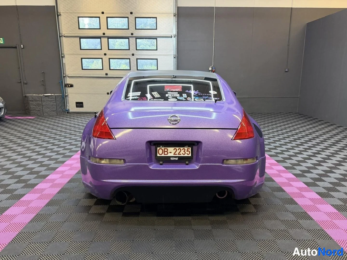 Lila Nissan 350Z 2003, bakifrån, bild 8