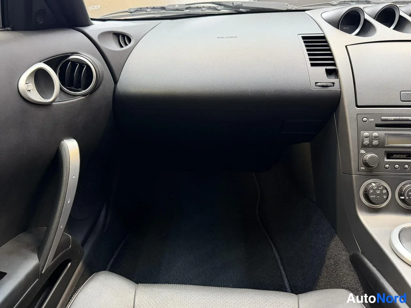 Svart Nissan 350Z 2003, förarplats, bild 14