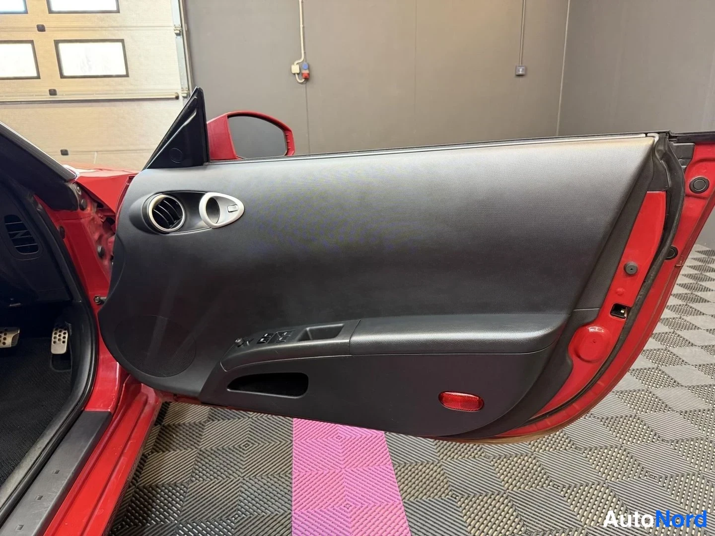 Röd Nissan 350Z 2003, detalj, bild 22