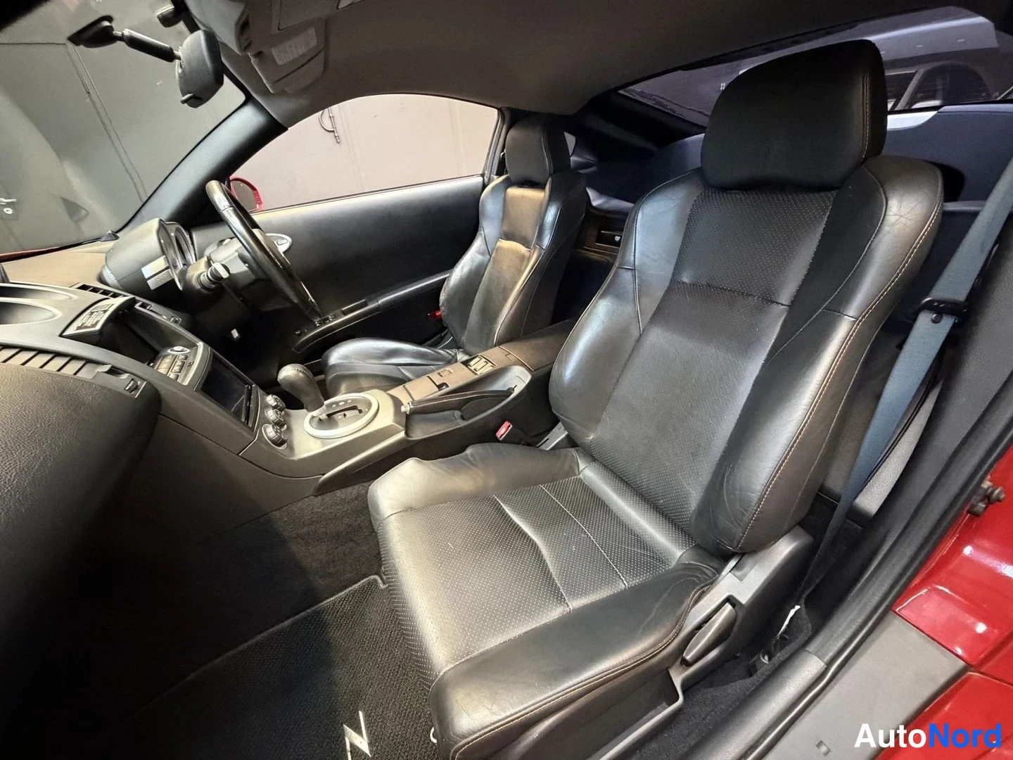 Röd Nissan 350Z 2003, framsäten, bild 18