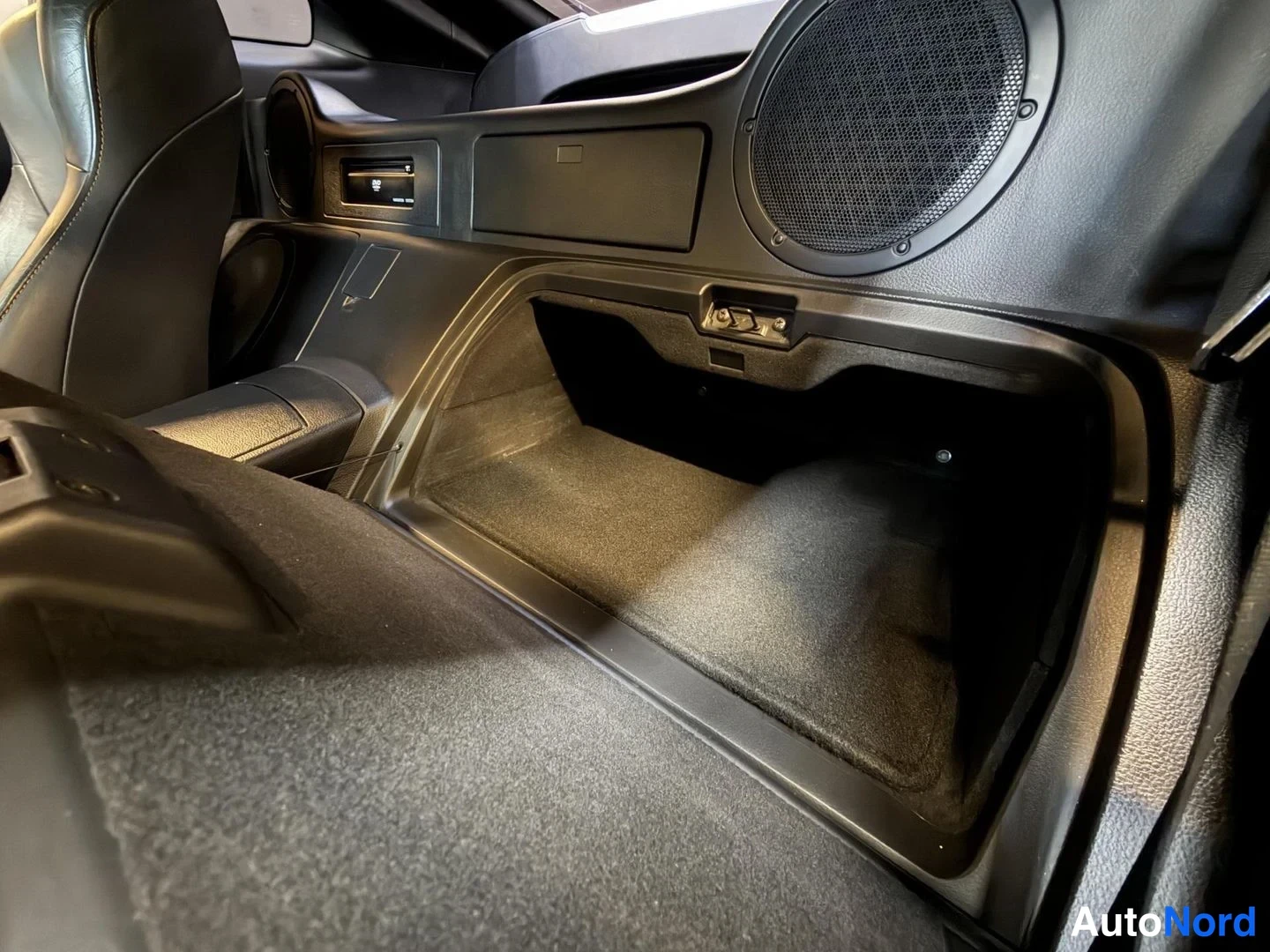 Röd Nissan 350Z 2003, bagageutrymme, bild 19