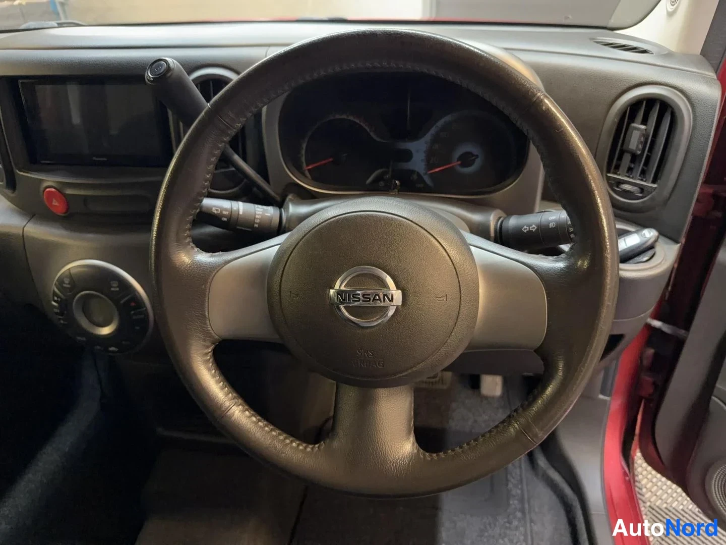 Röd Nissan Cube 2008, förarplats, bild 14