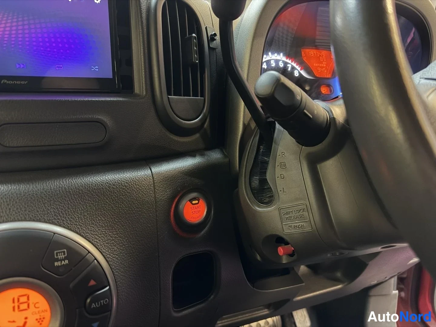 Röd Nissan Cube 2008, detalj, bild 29