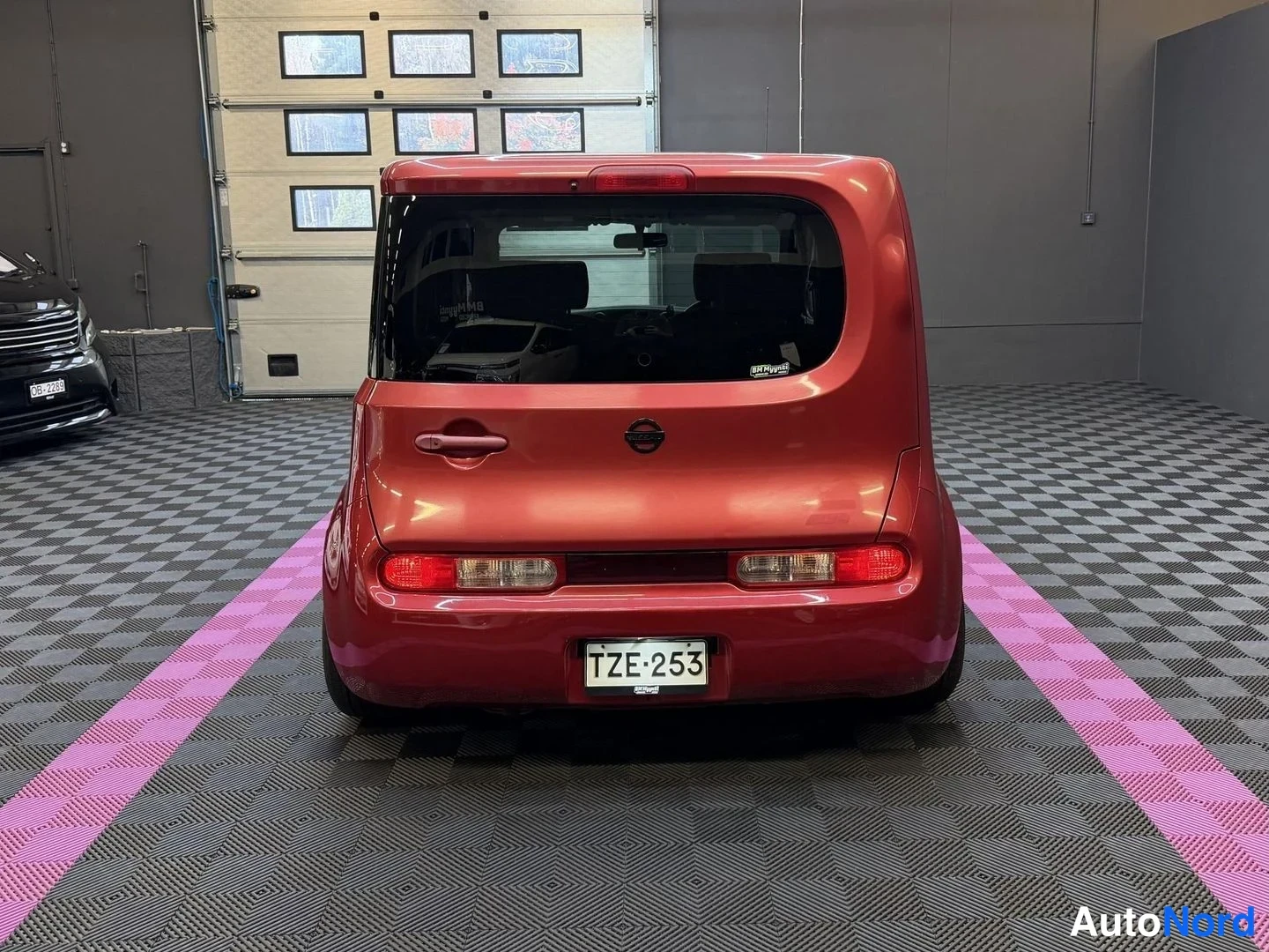 Röd Nissan Cube 2008, bakifrån, bild 9