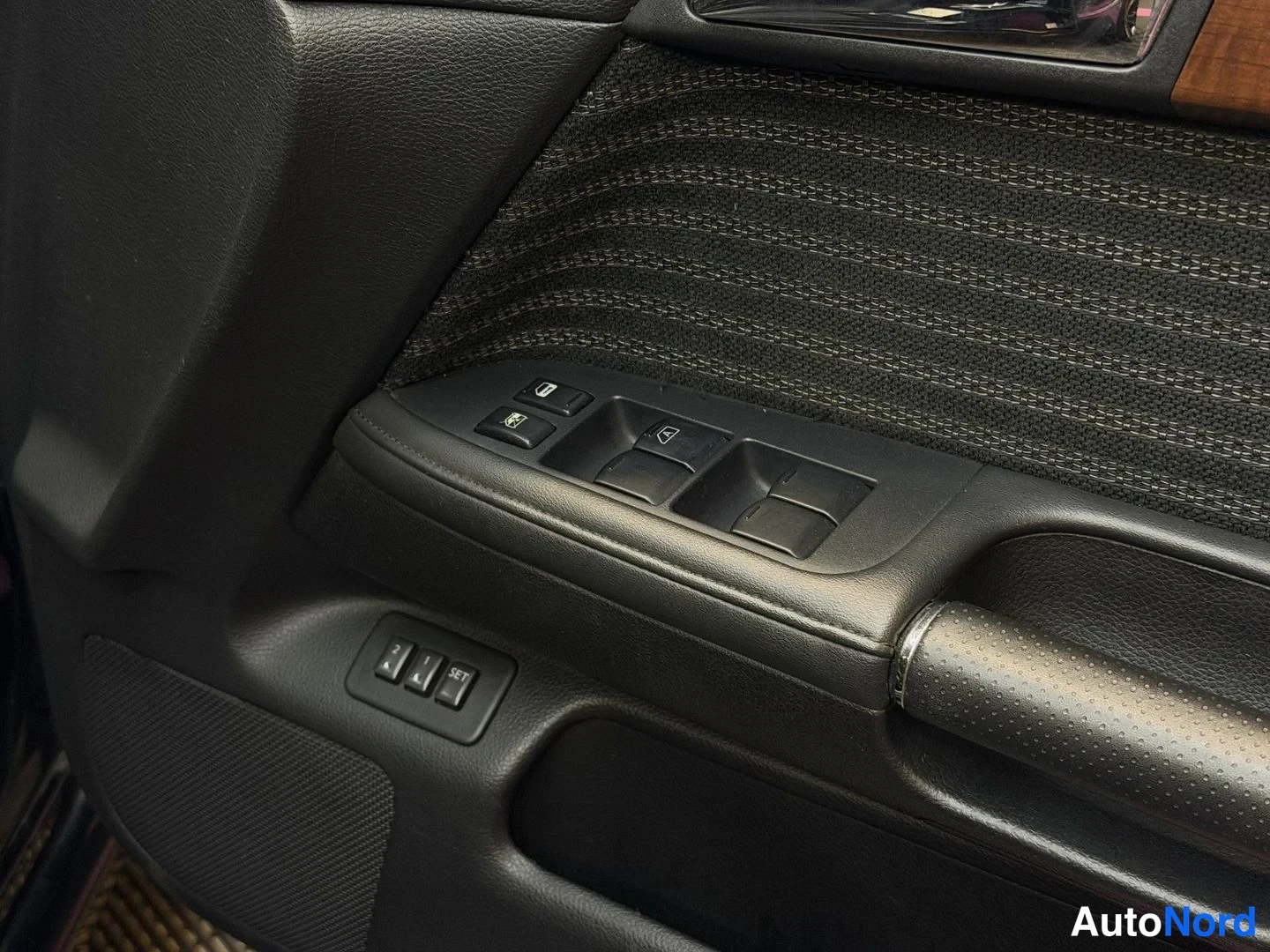 Svart Nissan Fuga 2005, detalj, bild 24