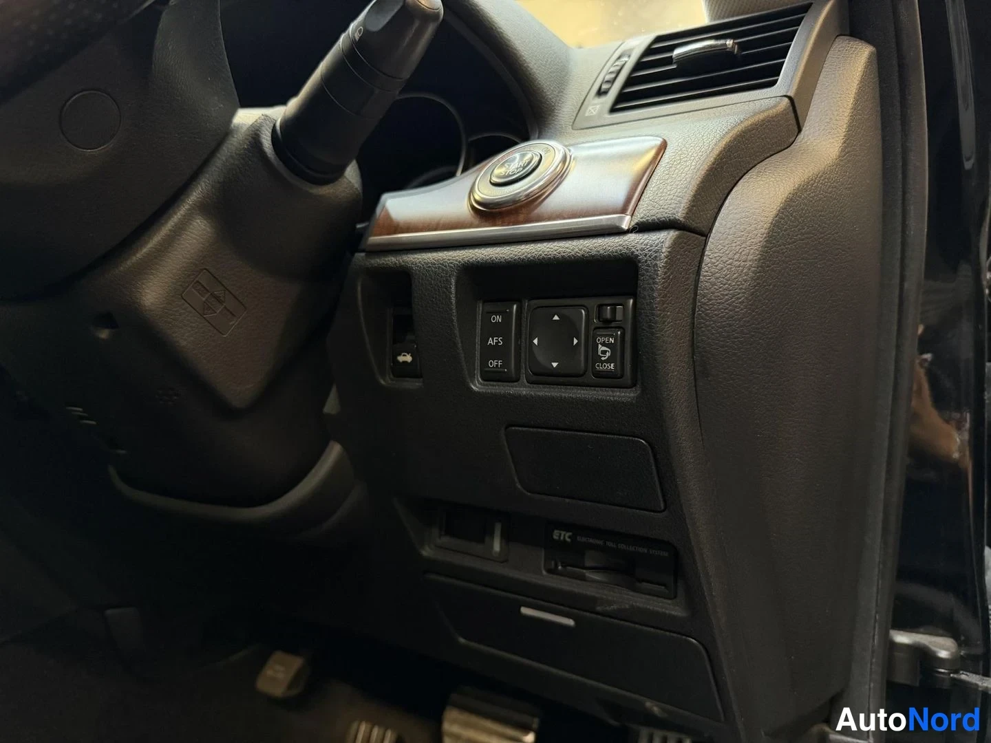 Svart Nissan Fuga 2005, detalj, bild 25