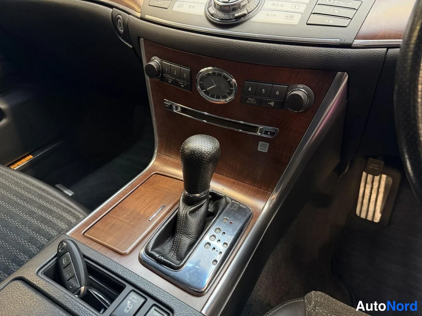 Svart Nissan Fuga 2005, detalj, bild 27