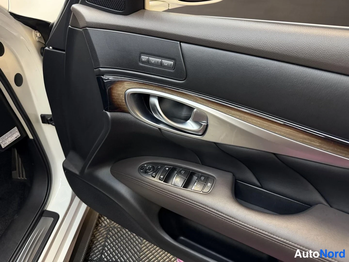 Vit Nissan Fuga 2013, detalj, bild 24