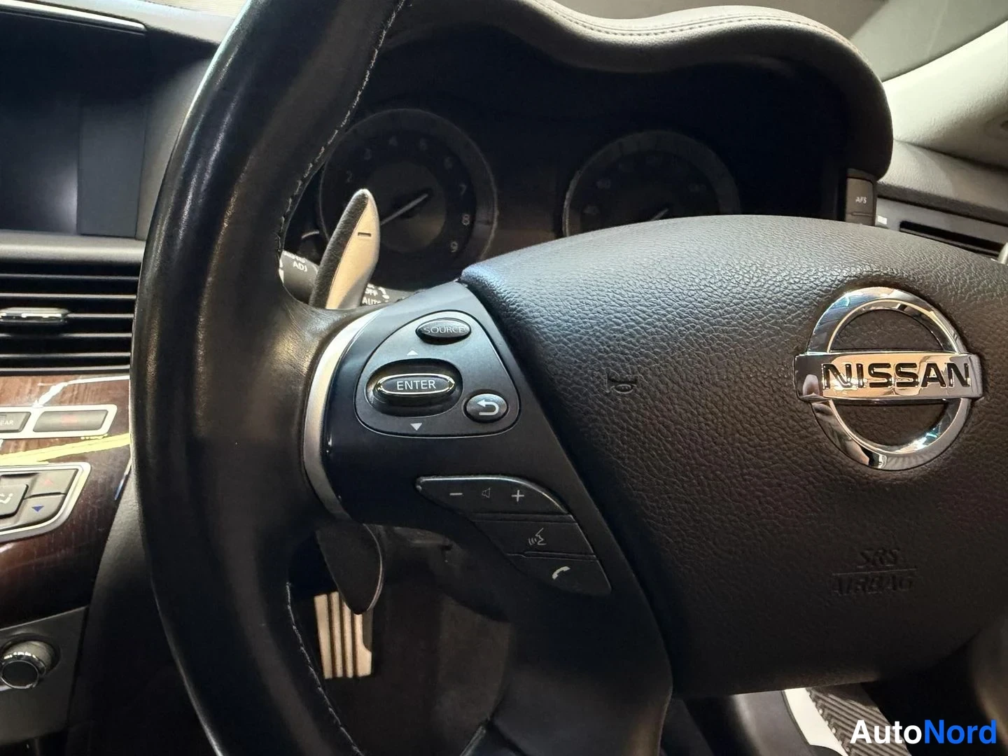 Vit Nissan Fuga 2013, detalj, bild 27