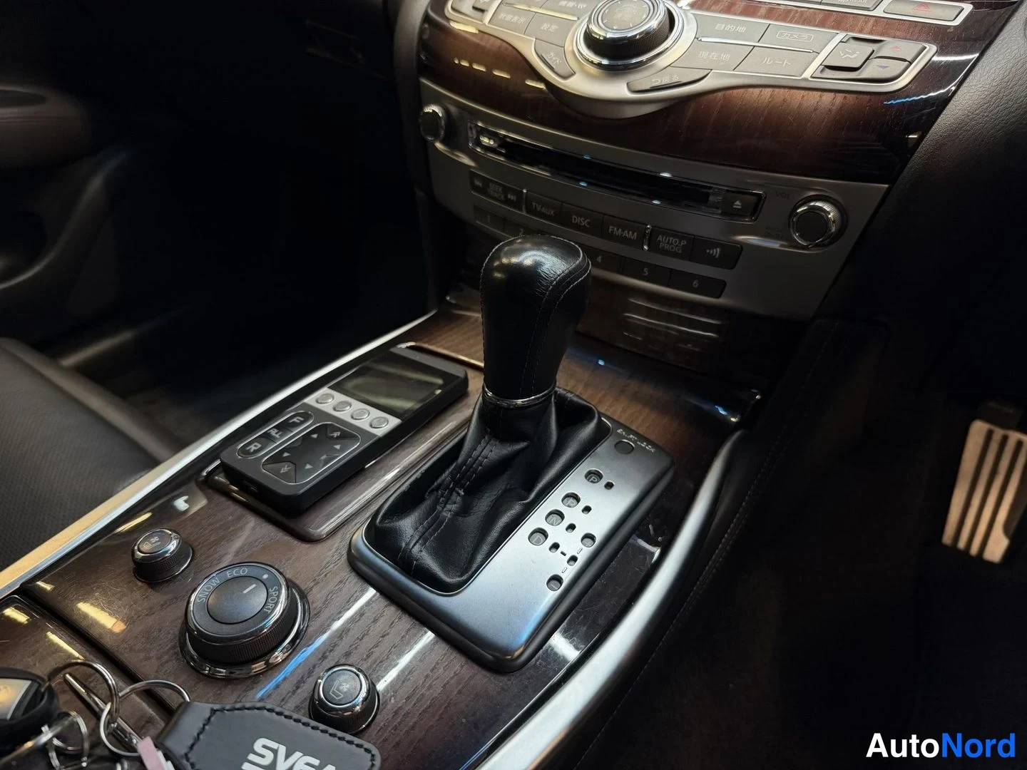 Vit Nissan Fuga 2013, detalj, bild 29