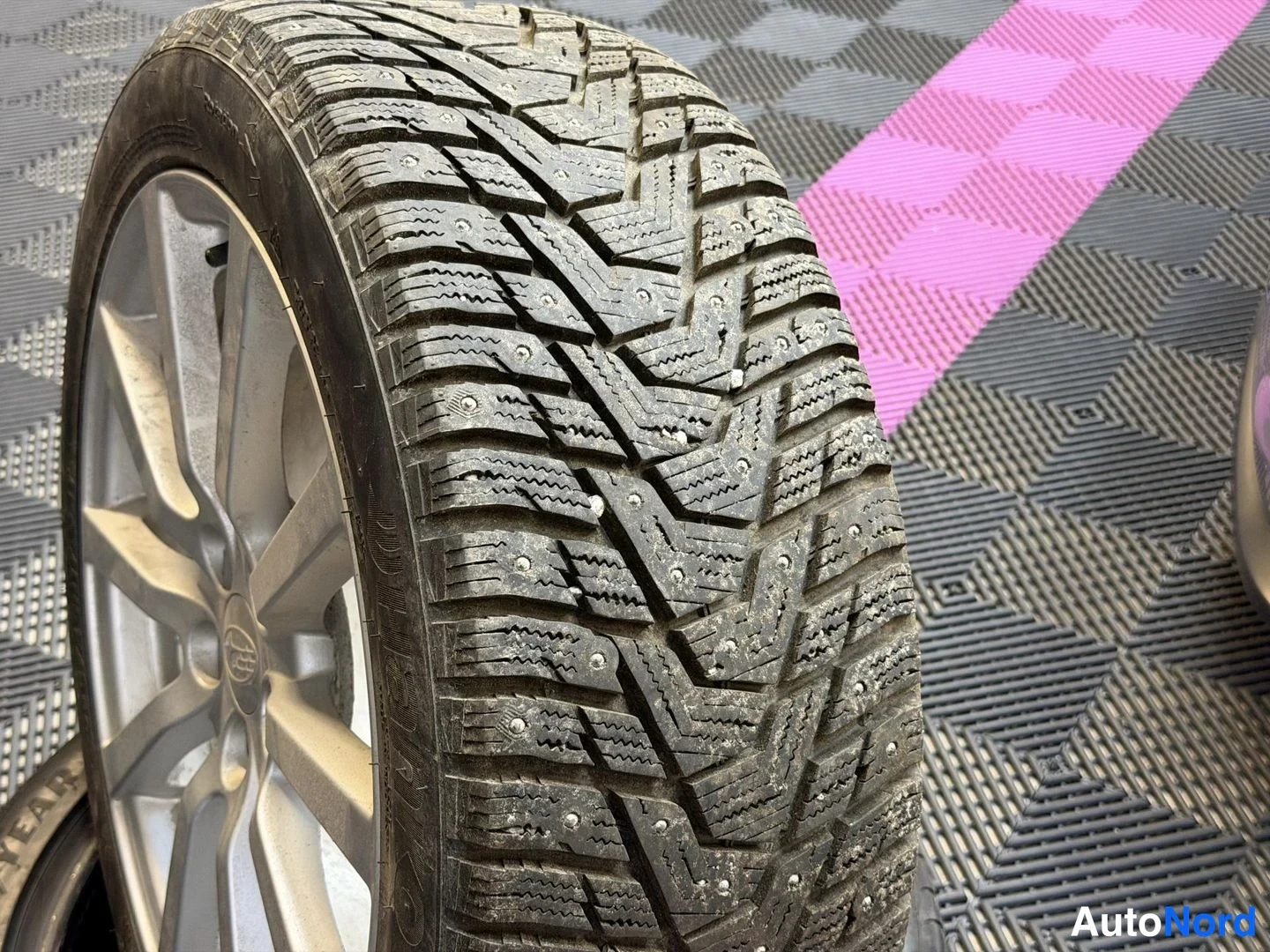 Grå Subaru Exiga 2011, detalj, bild 28