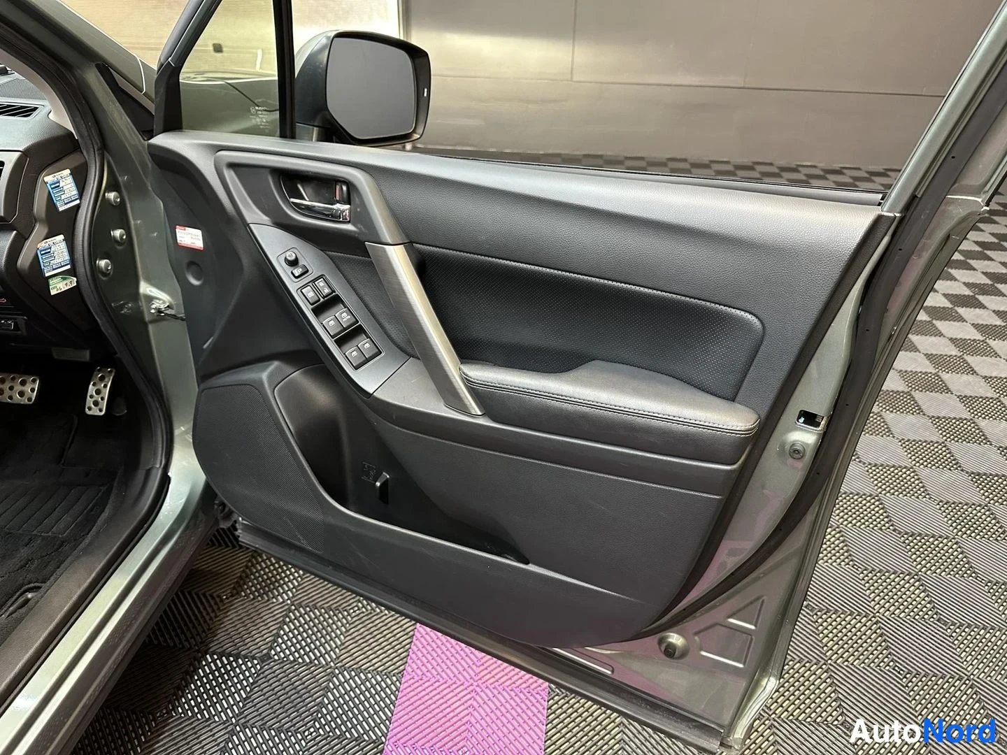 Grön Subaru Forester 2014, detalj, bild 21