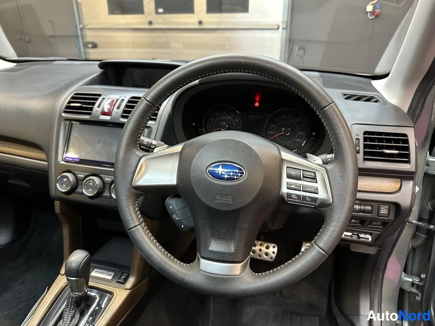 Grön Subaru Forester 2014, förarplats, bild 10