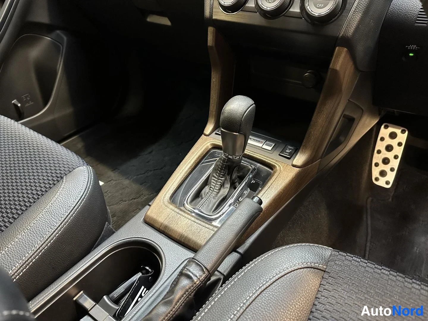 Grön Subaru Forester 2014, detalj, bild 30