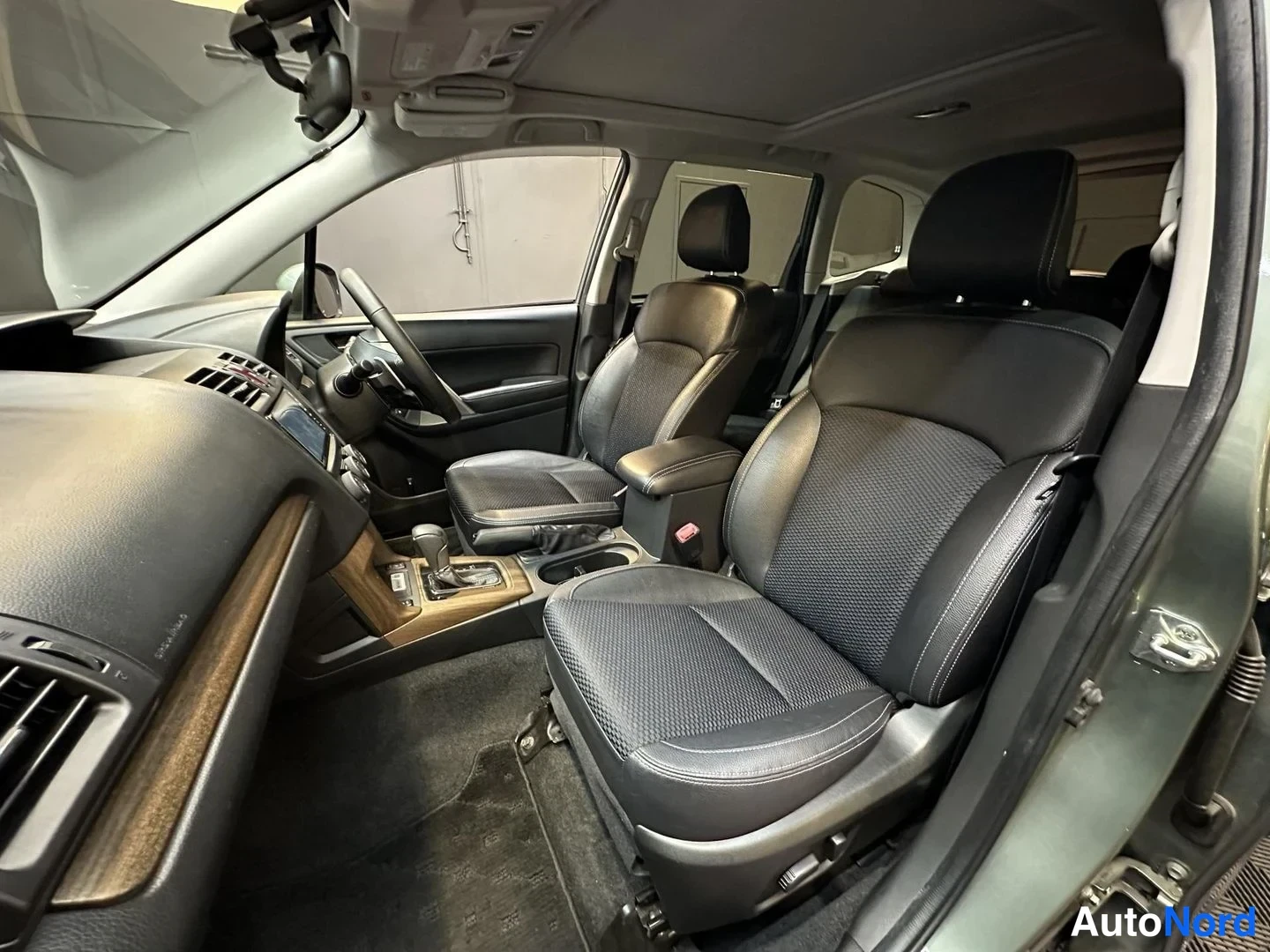 Grön Subaru Forester 2014, framsäten, bild 13