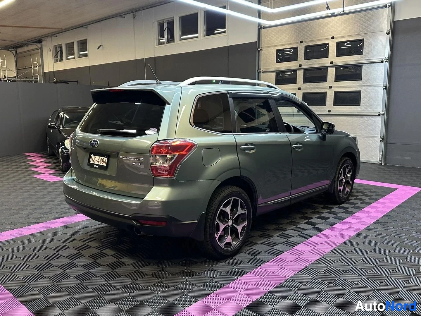 Grön Subaru Forester 2014, snett bakifrån, bild 7