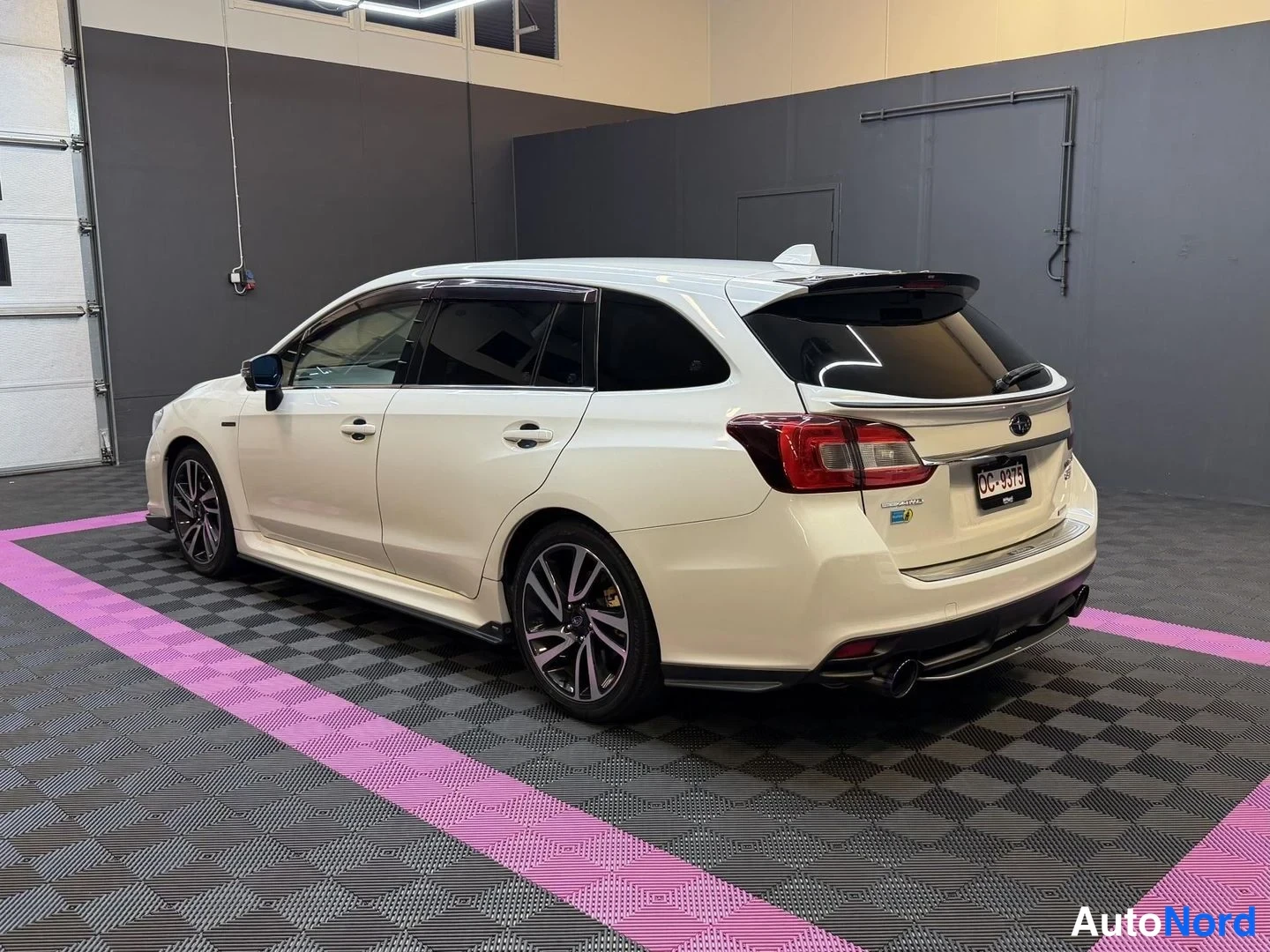 Vit Subaru Levorg 2014, snett bakifrån, bild 7