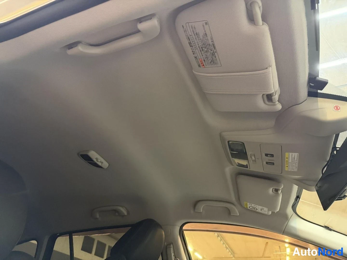 Vit Subaru Levorg 2014, förarplats, bild 14