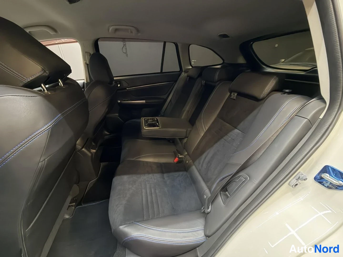Vit Subaru Levorg 2014, baksäten, bild 20